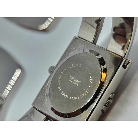 Wristwatch P.O.V Quartz T Locket Cuff Bracelet With Original Box New Battery - Picture 8 of 16